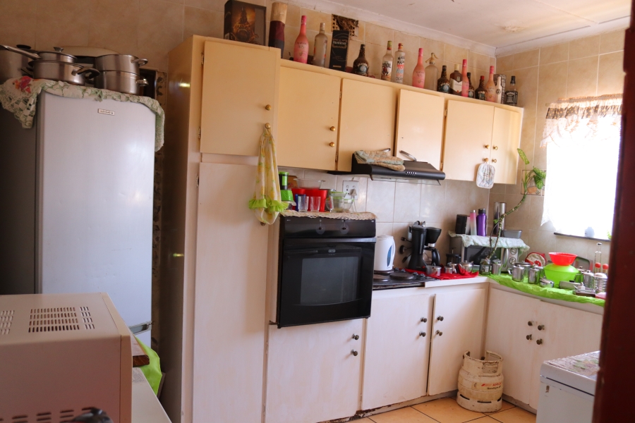 2 Bedroom Property for Sale in Louwville Western Cape